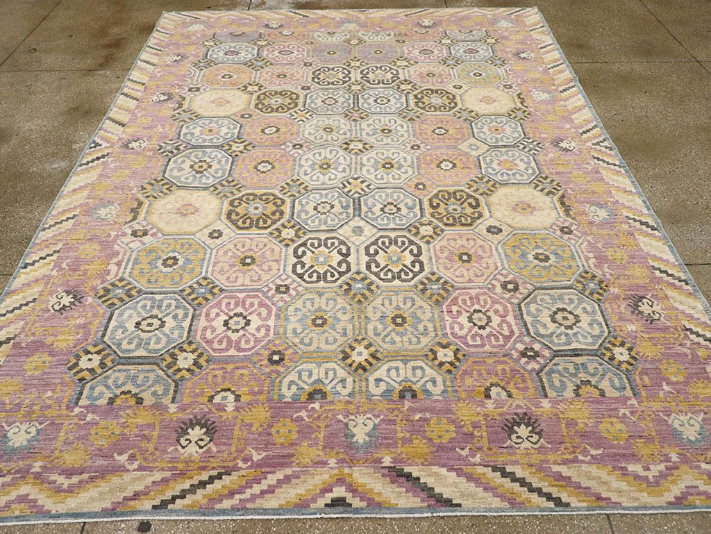 Tapis moderne du Turkestan oriental Khotan, fabriqué à la main au cours du 21e siècle.

Mesures : 8' 8