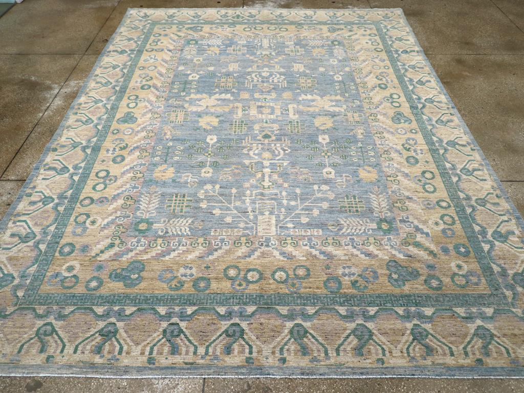 Tapis moderne du Turkestan oriental Khotan, fabriqué à la main au cours du 21e siècle.

Mesures : 9' 10