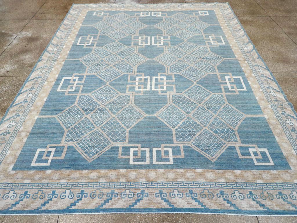 Tapis moderne du Turkestan oriental Khotan, fabriqué à la main au cours du 21e siècle.

Mesures : 10' 1