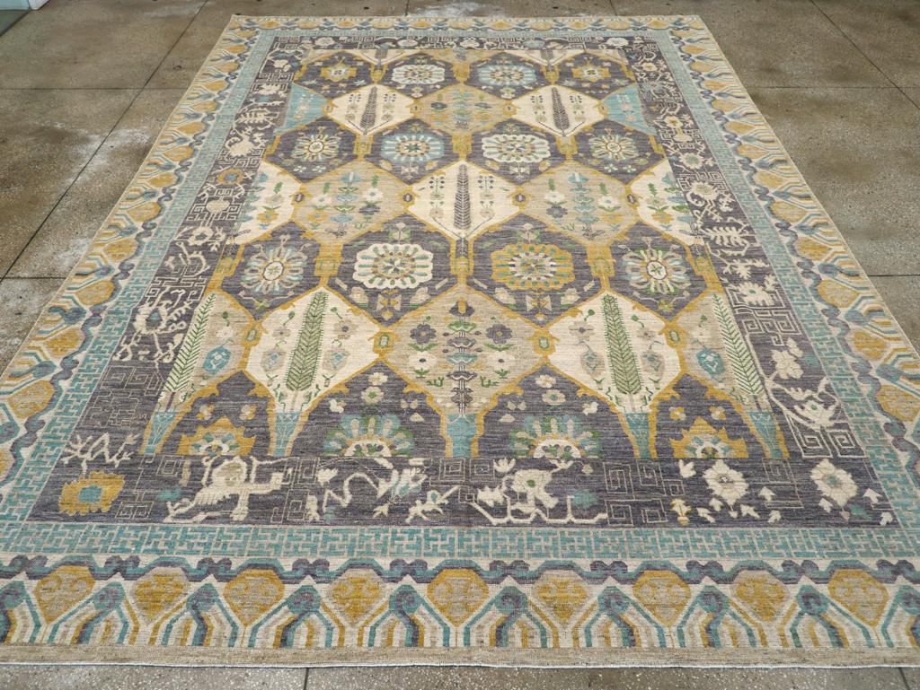Tapis moderne du Turkestan oriental Khotan, fabriqué à la main au cours du 21e siècle.

Mesures : 10' 4