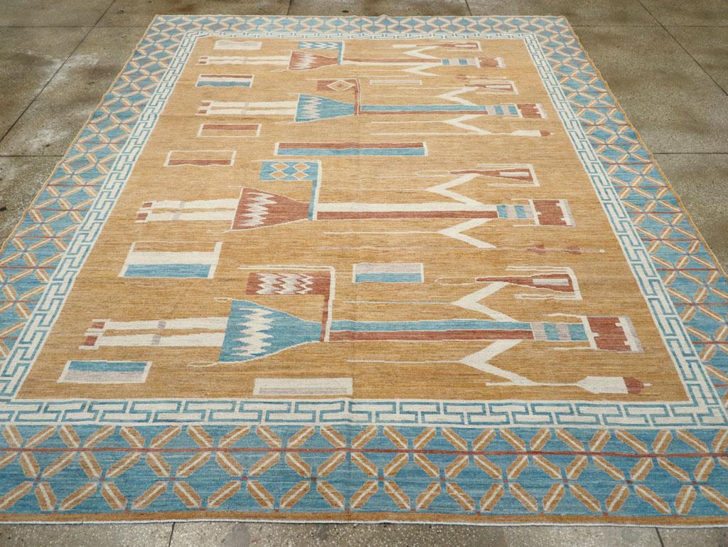 Tapis moderne du Turkestan oriental Khotan, fabriqué à la main au cours du 21e siècle.

Mesures : 10' 5