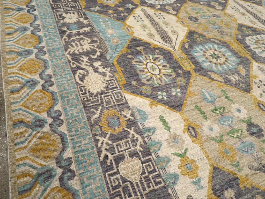 Noué à la main Tapis Khotan du Turkestan oriental du 21e siècle en vente