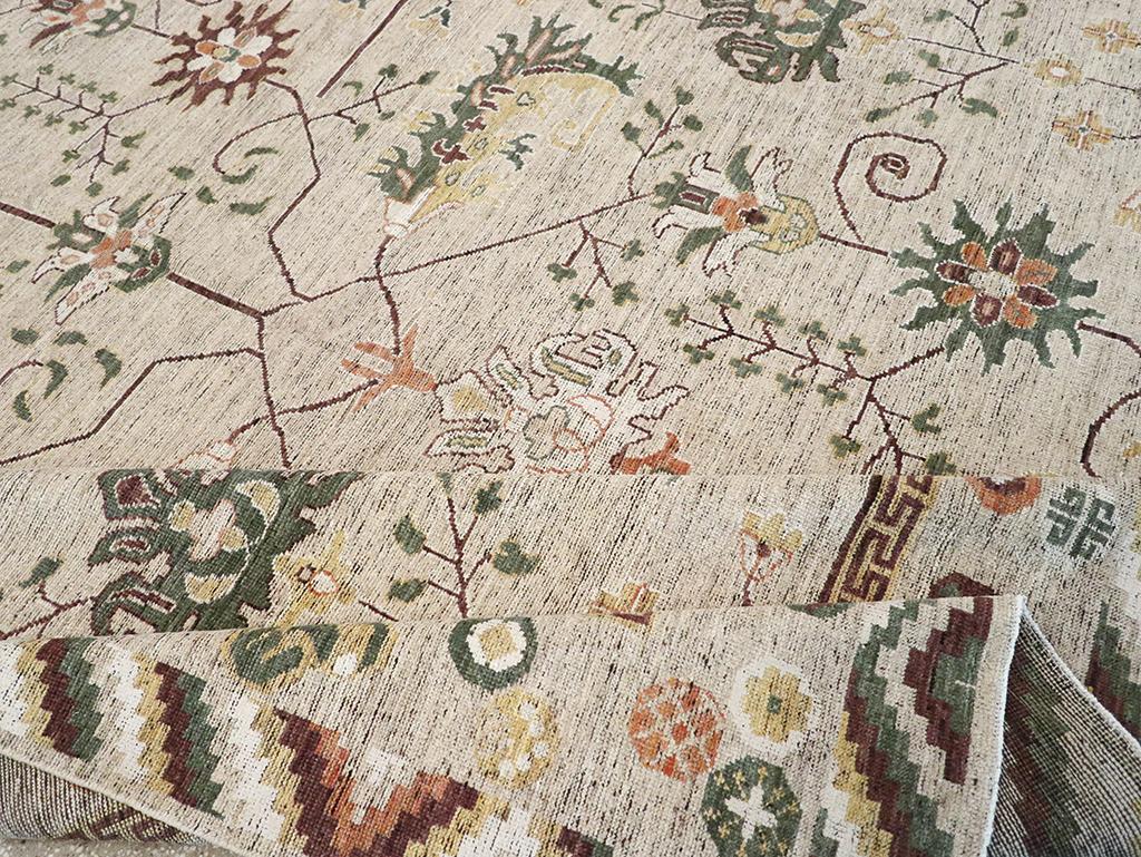 Tapis Khotan du Turkestan oriental du 21e siècle en vente 1