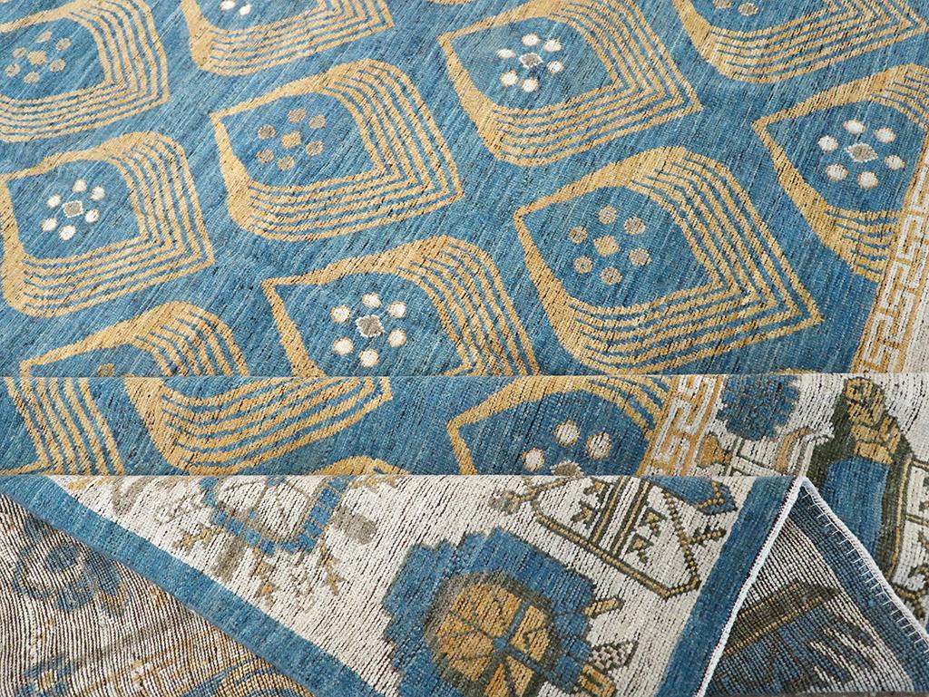 Tapis Khotan du Turkestan oriental du 21e siècle en vente 1