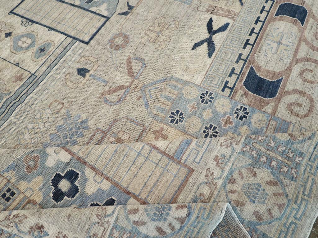 Tapis Khotan du Turkestan oriental du 21e siècle en vente 1