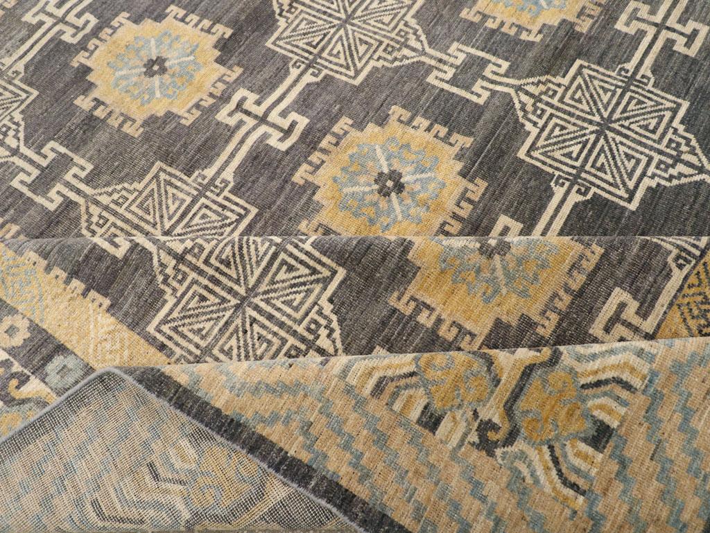 Tapis Khotan du Turkestan oriental du 21e siècle en vente 1
