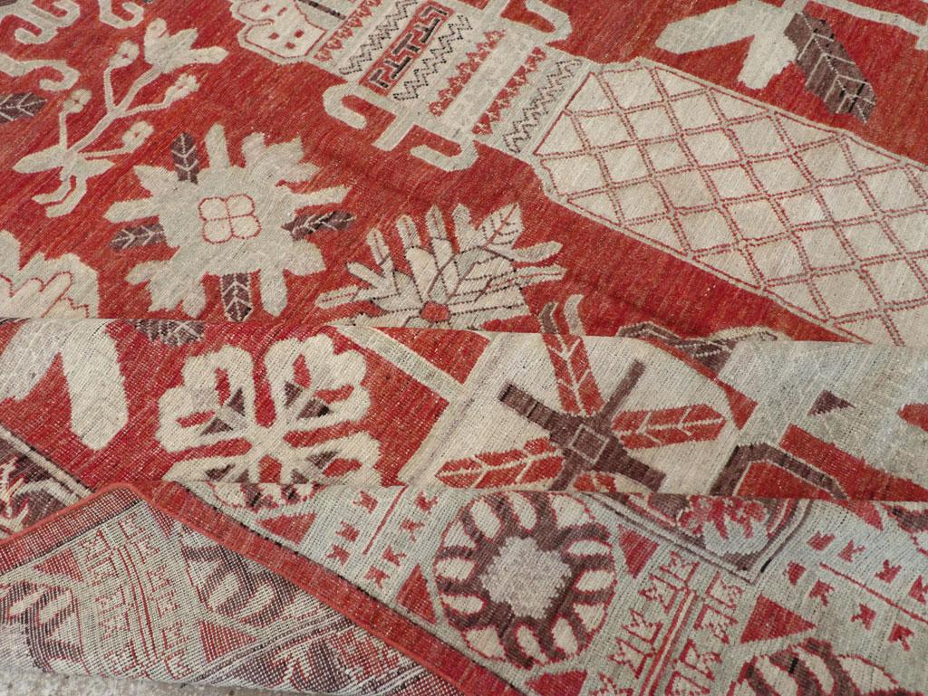 Tapis Khotan du Turkestan oriental du 21e siècle en vente 1