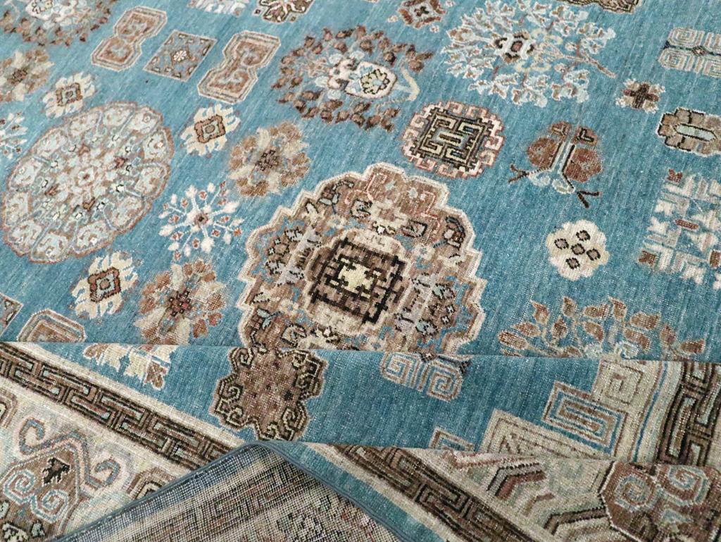 Tapis Khotan du Turkestan oriental du 21e siècle en vente 1