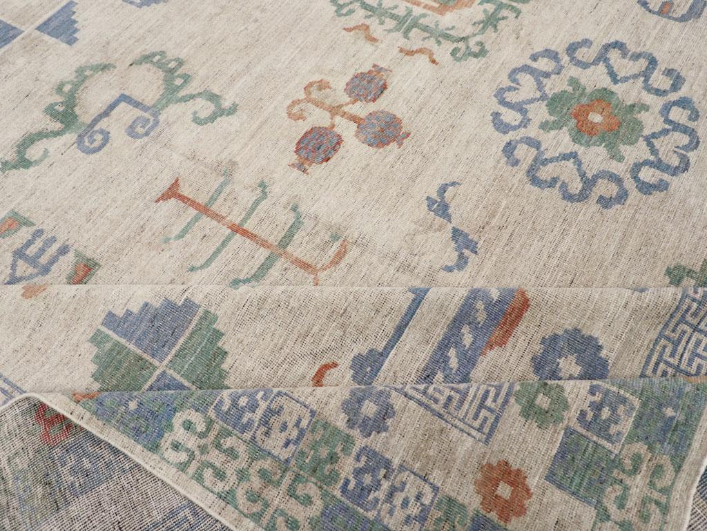 Tapis Khotan du Turkestan oriental du 21e siècle en vente 1