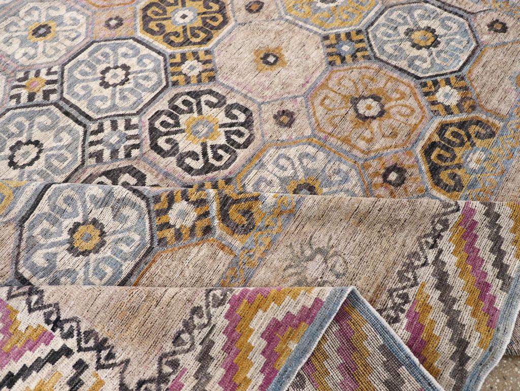 Tapis Khotan du Turkestan oriental du 21e siècle en vente 1