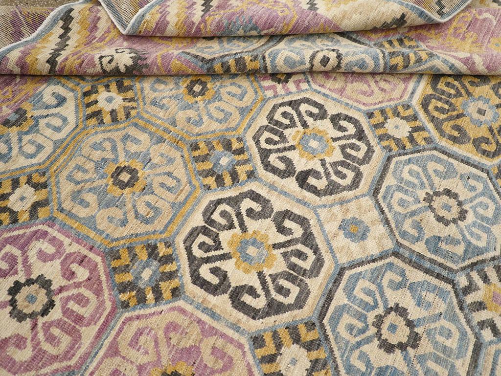 Tapis Khotan du Turkestan oriental du 21e siècle en vente 2