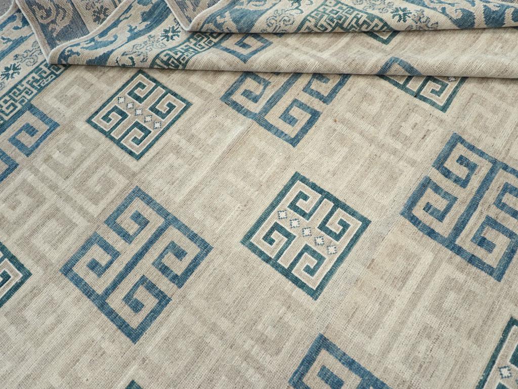 Tapis Khotan du Turkestan oriental du 21e siècle en vente 2