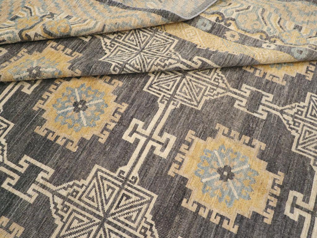 Tapis Khotan du Turkestan oriental du 21e siècle en vente 2