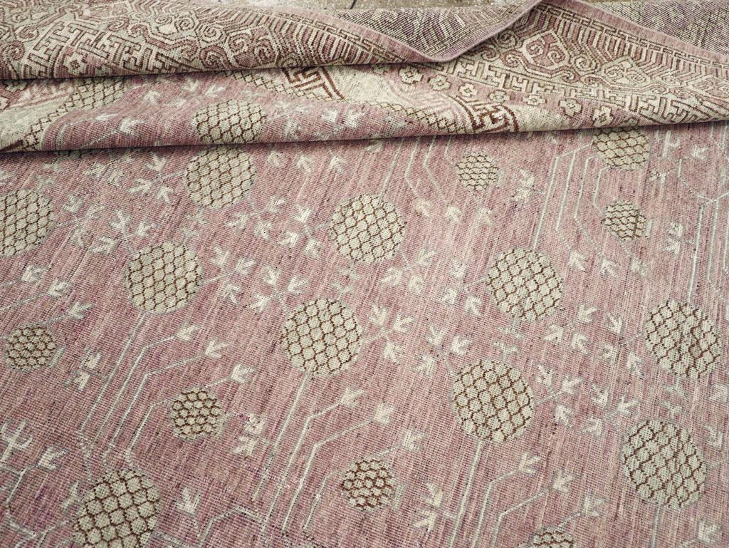 Tapis Khotan du Turkestan oriental du 21e siècle en vente 2
