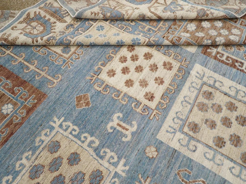 Tapis Khotan du Turkestan oriental du 21e siècle en vente 2