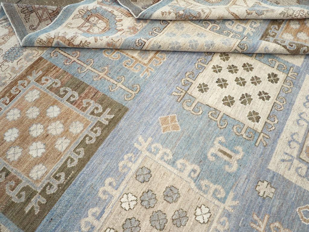 Tapis Khotan du Turkestan oriental du 21e siècle en vente 2