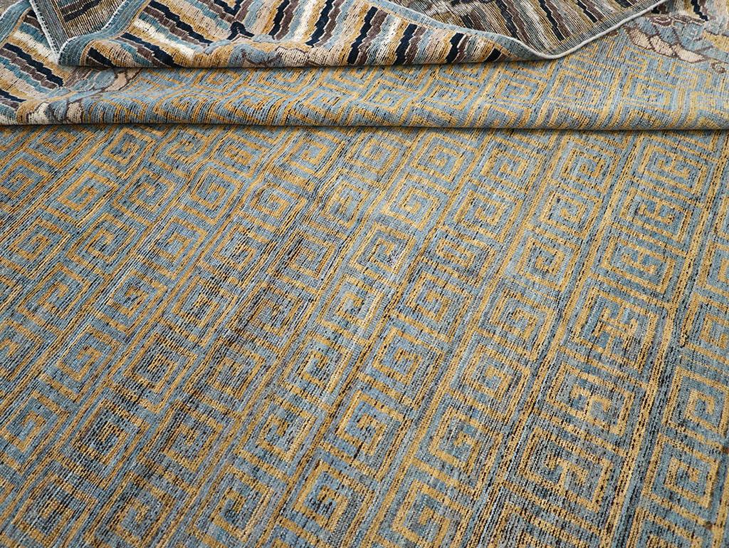 Tapis Khotan du Turkestan oriental du 21e siècle en vente 2
