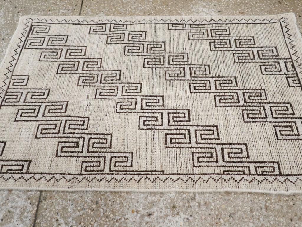 21st Century East Turkestan Khotan Throw Rug (tapis du 21e siècle du Turkestan oriental) Neuf à New York, NY