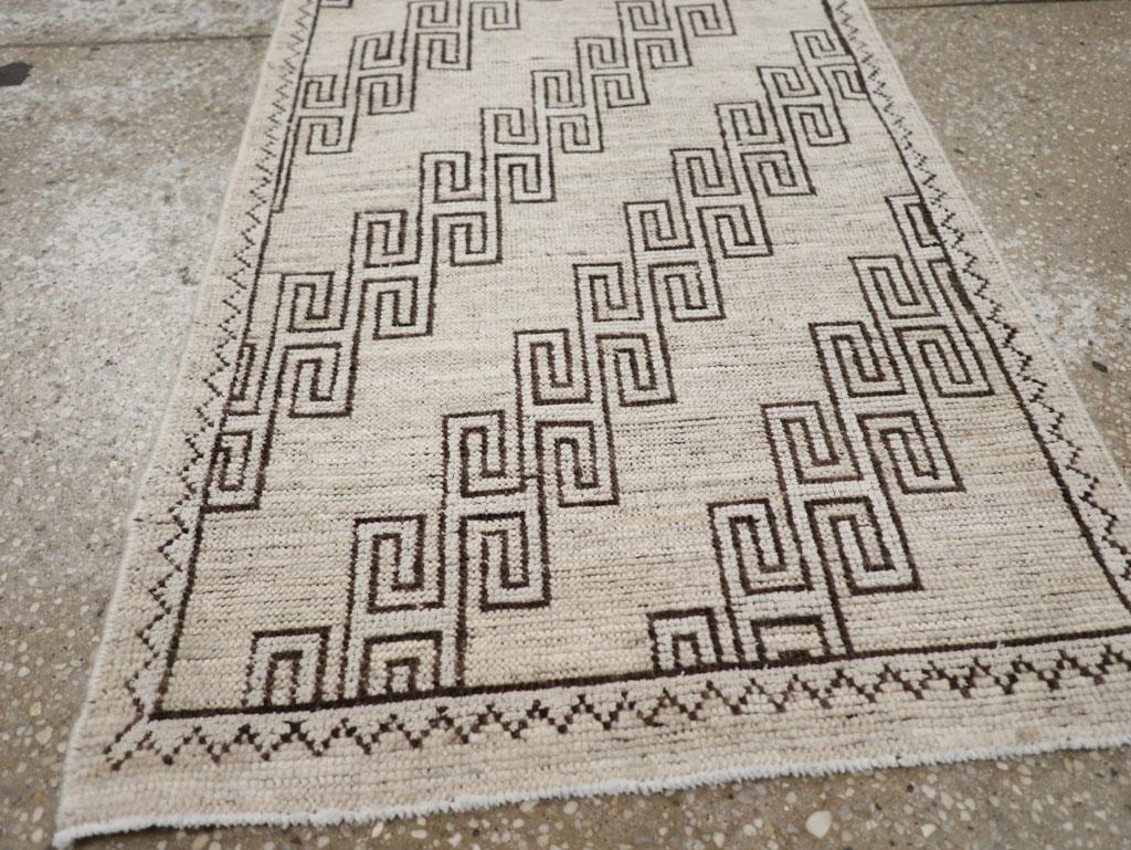 Laine 21st Century East Turkestan Khotan Throw Rug (tapis du 21e siècle du Turkestan oriental)