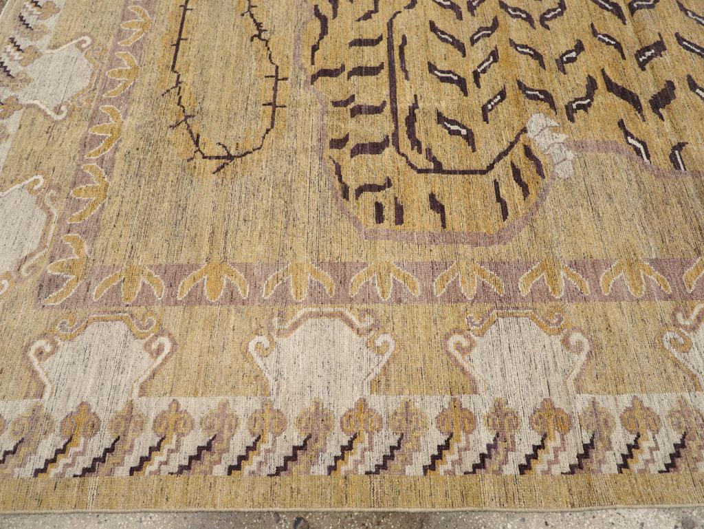 Tappeto del 21° secolo del Turkestan Orientale con immagini di Khotan, dimensioni della stanza In condizioni Nuovo in vendita a New York, NY
