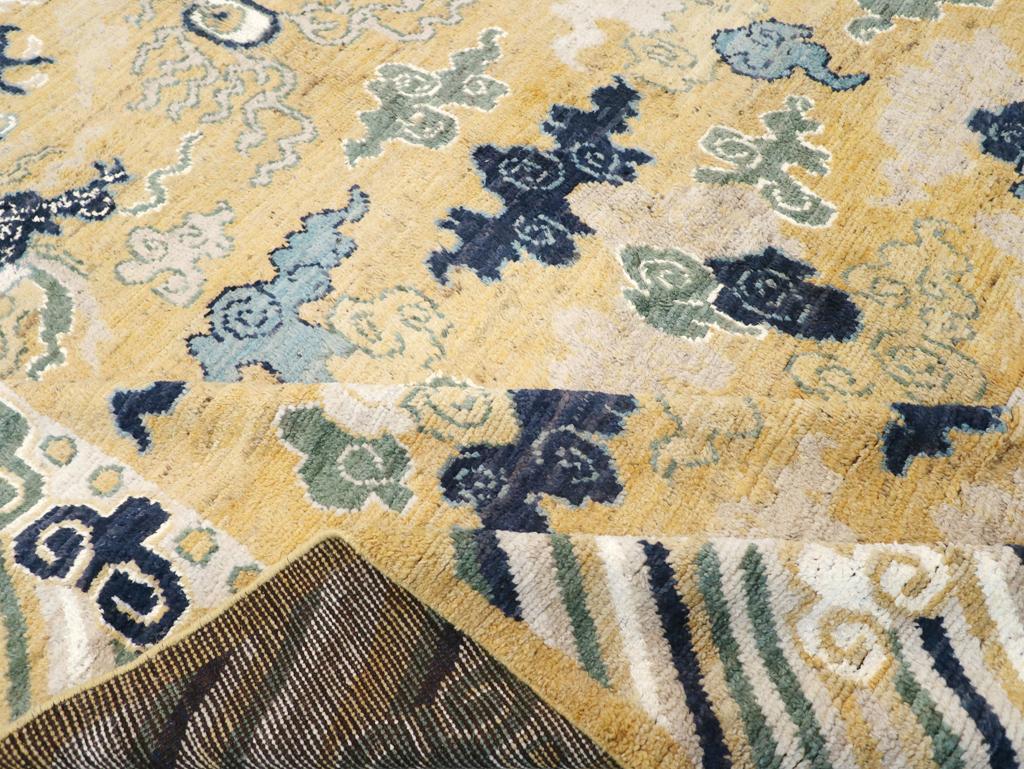 Tapis Khotan pictural du Turkestan oriental du 21e siècle en vente 1