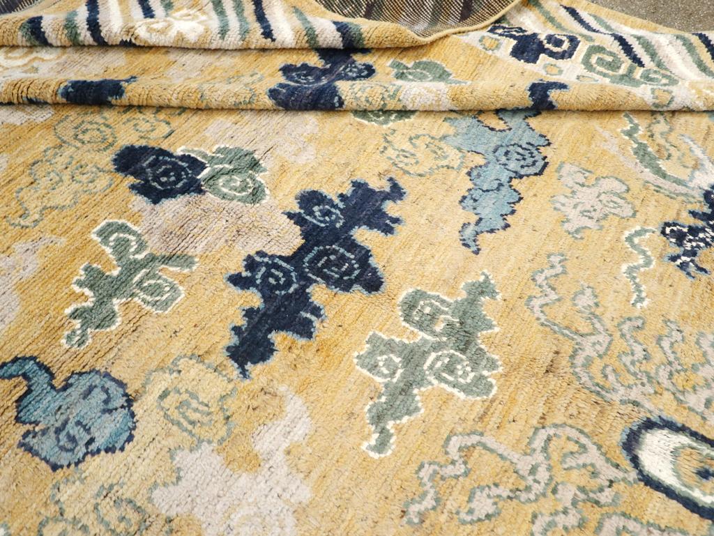 Tapis Khotan pictural du Turkestan oriental du 21e siècle en vente 2