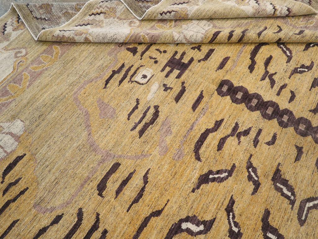 Tappeto del 21° secolo del Turkestan Orientale con immagini di Khotan, dimensioni della stanza in vendita 1