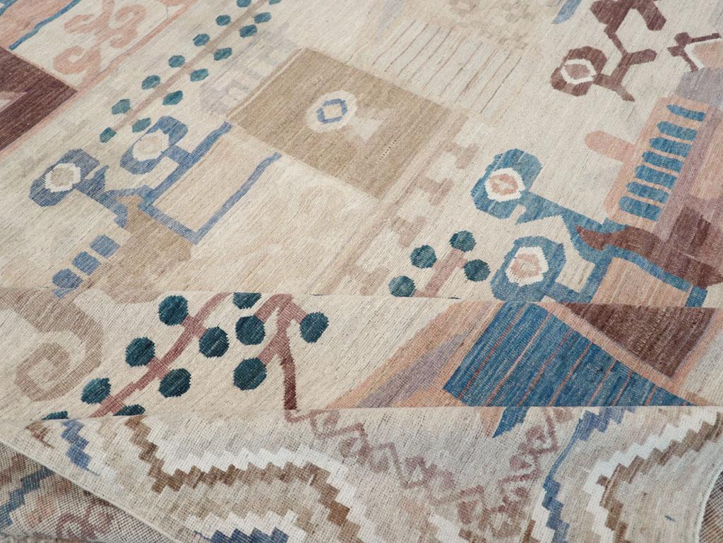Vase du Turkestan oriental du 21e siècle Tapis Khotan de taille normale en vente 1