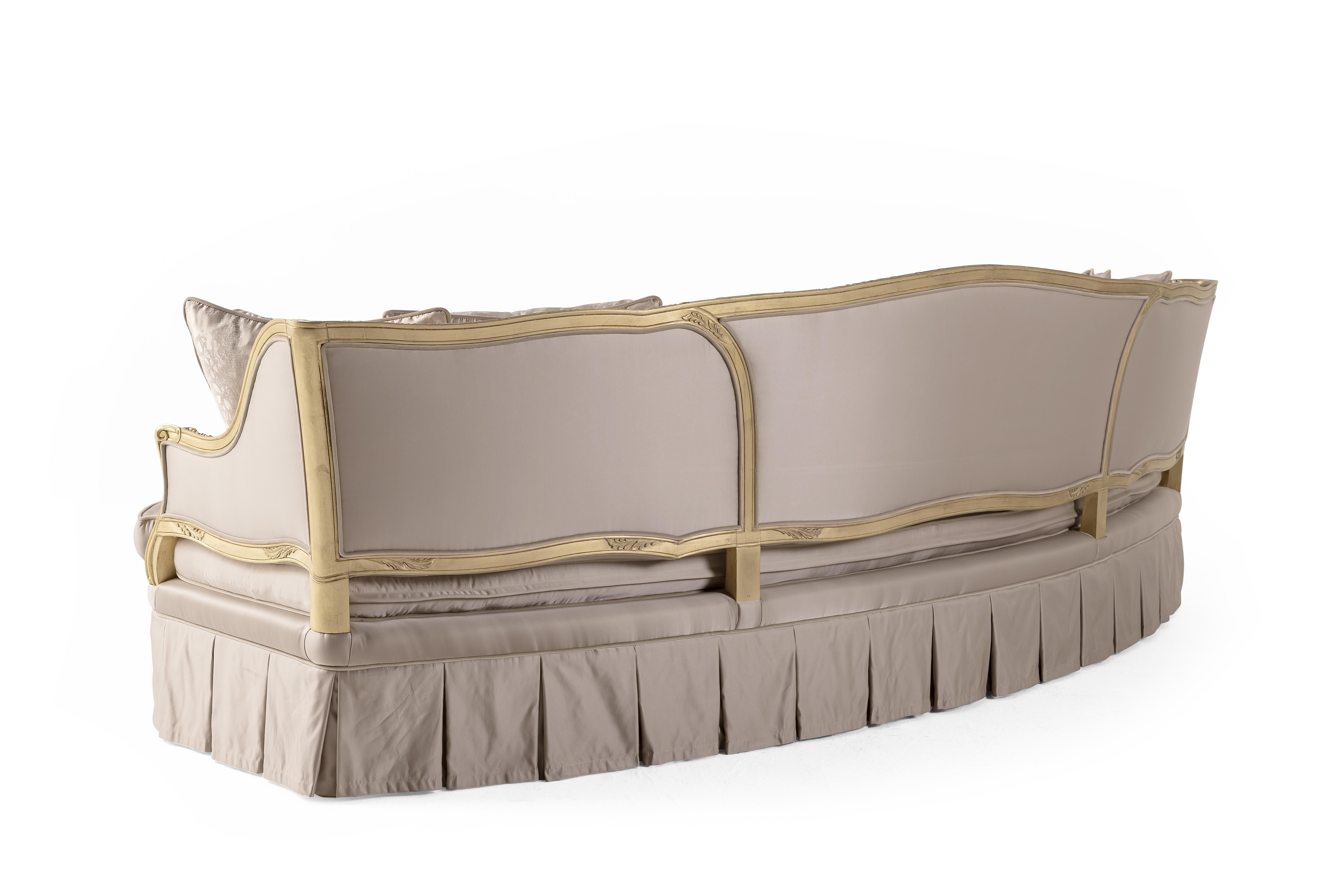 Contemporary 21st Century Eglantine 3-Seater Sofa in Fabric with Gold Leaf finishing For Sale