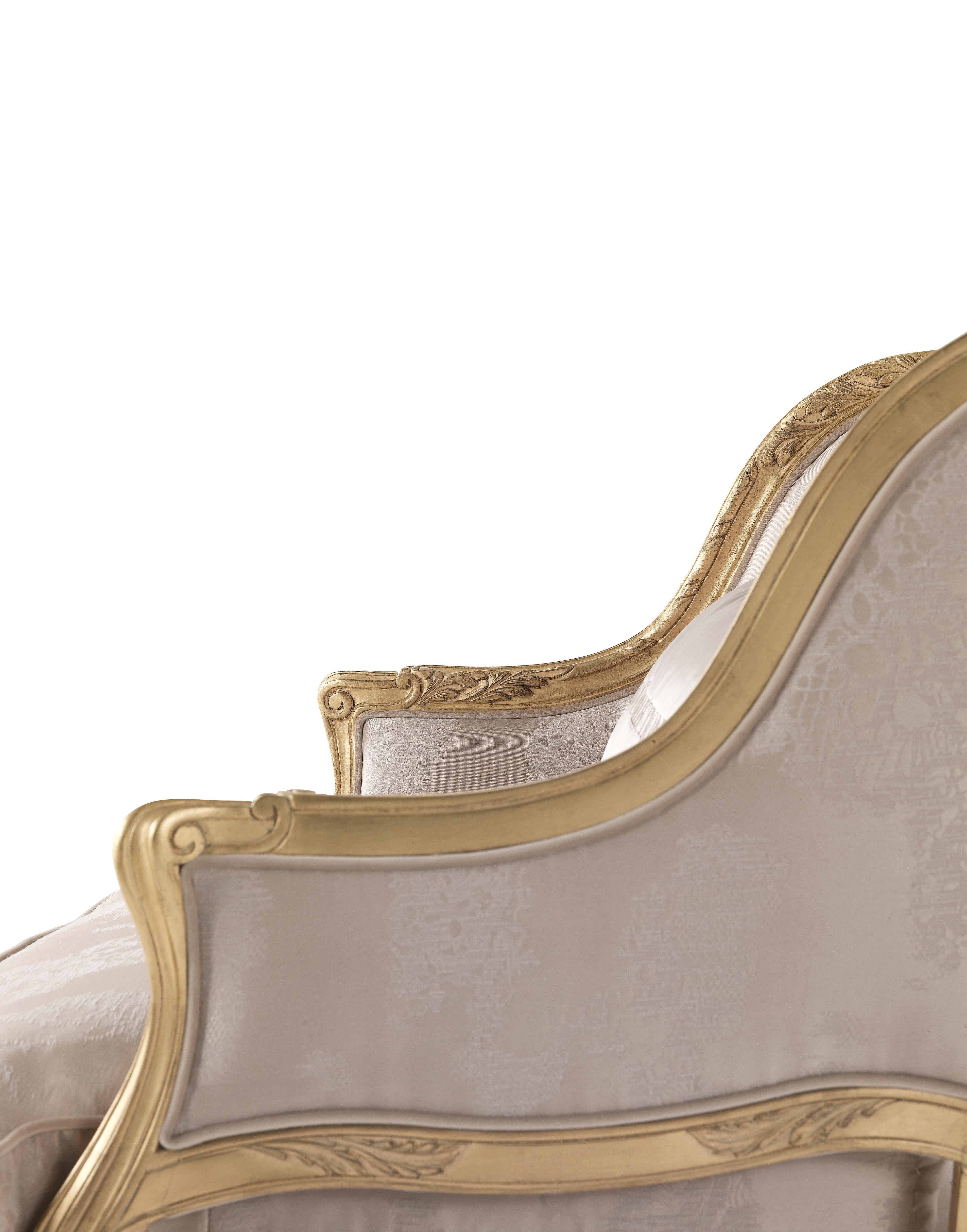 Eglantine-Sessel des 21. Jahrhunderts aus Stoff mit blattvergoldeter Oberfläche im Zustand „Neu“ im Angebot in Cantù, Lombardia