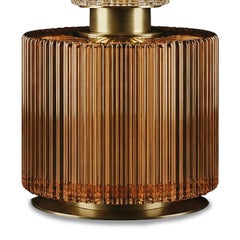 Lámpara de Sobremesa Elegance del Siglo XXI: Cristal estriado y diseño en cristal ámbar