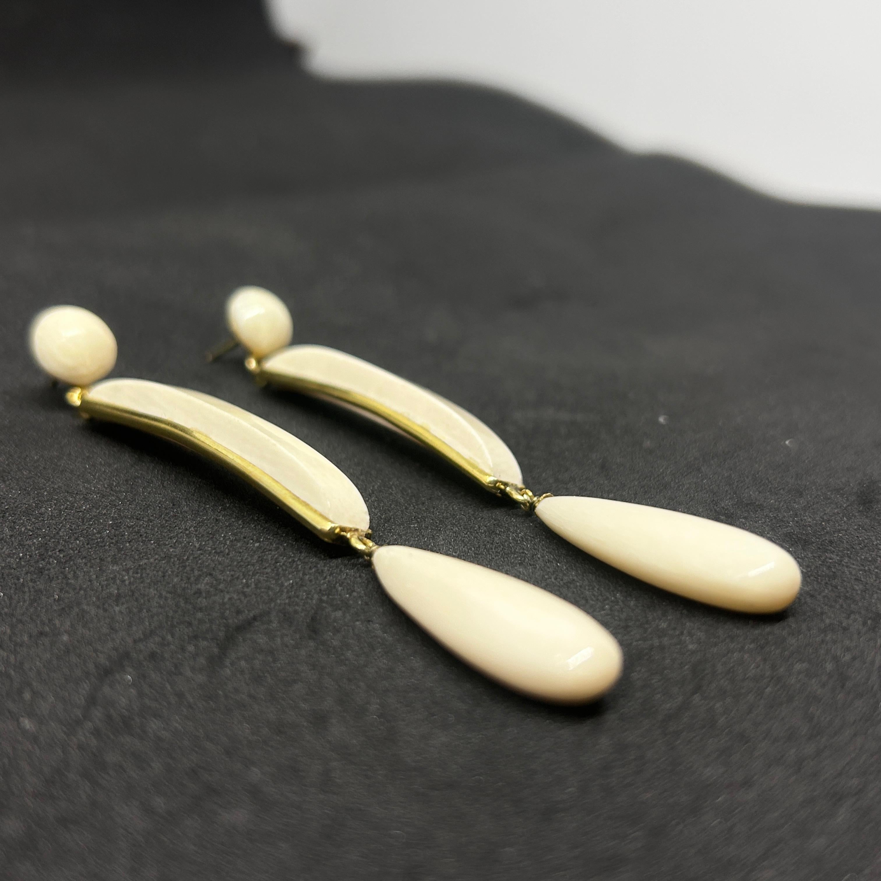 These 21st-century Italian drop earrings by Carola exude elegance with their minimalist and sophisticated design. Made from white bone, these earrings have a sleek and elongated structure that adds a touch of timeless class. The design starts with a