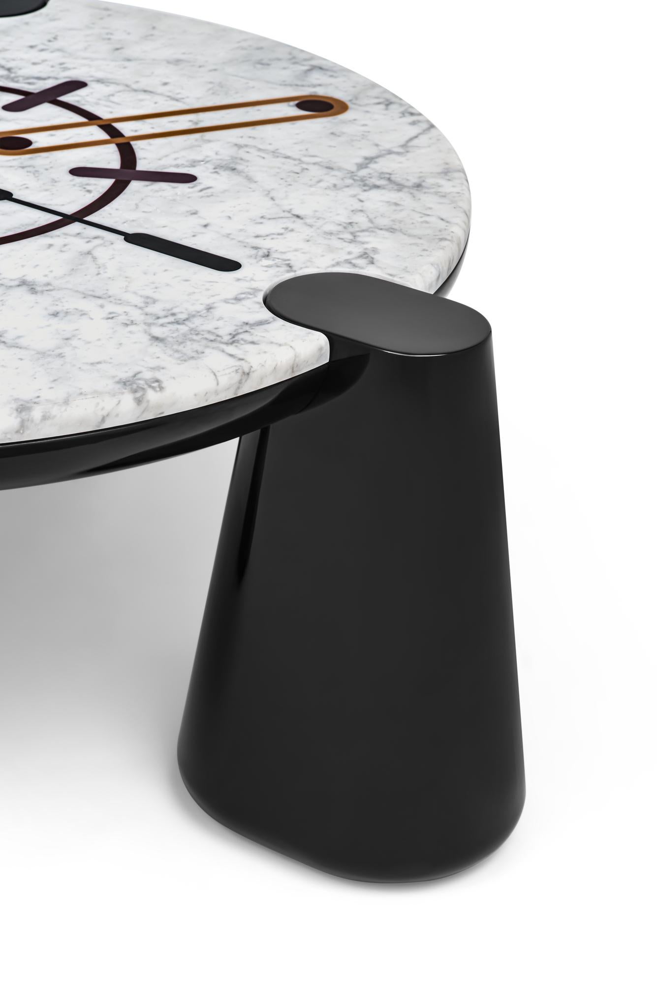 Moderne Table basse Elena Salmistraro du 21e siècle incrustée de résine de marbre et de polyuréthane  en vente