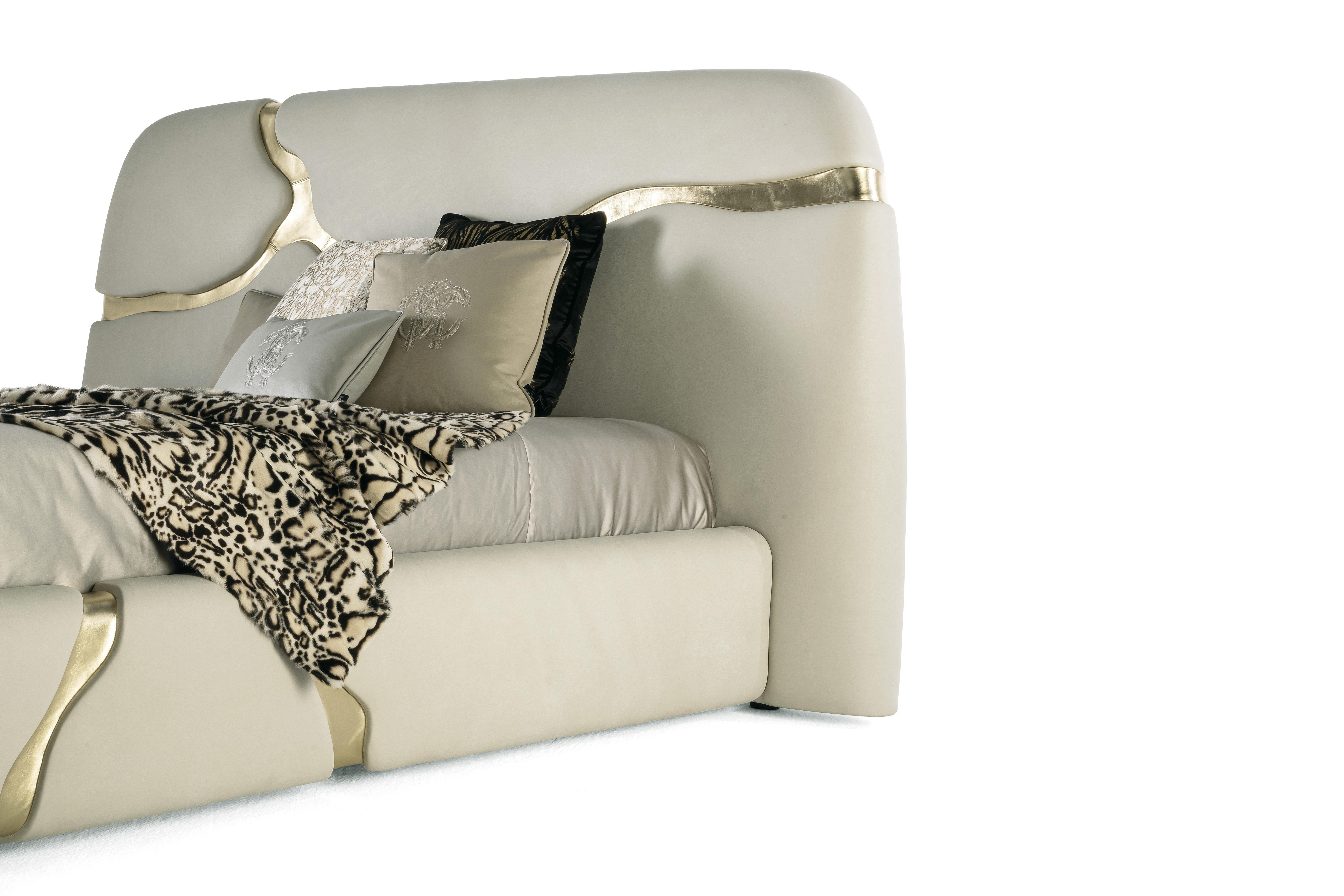 Modern 21st Century Elgon Bed in Leather by Roberto Cavalli Home Interiors For Sale