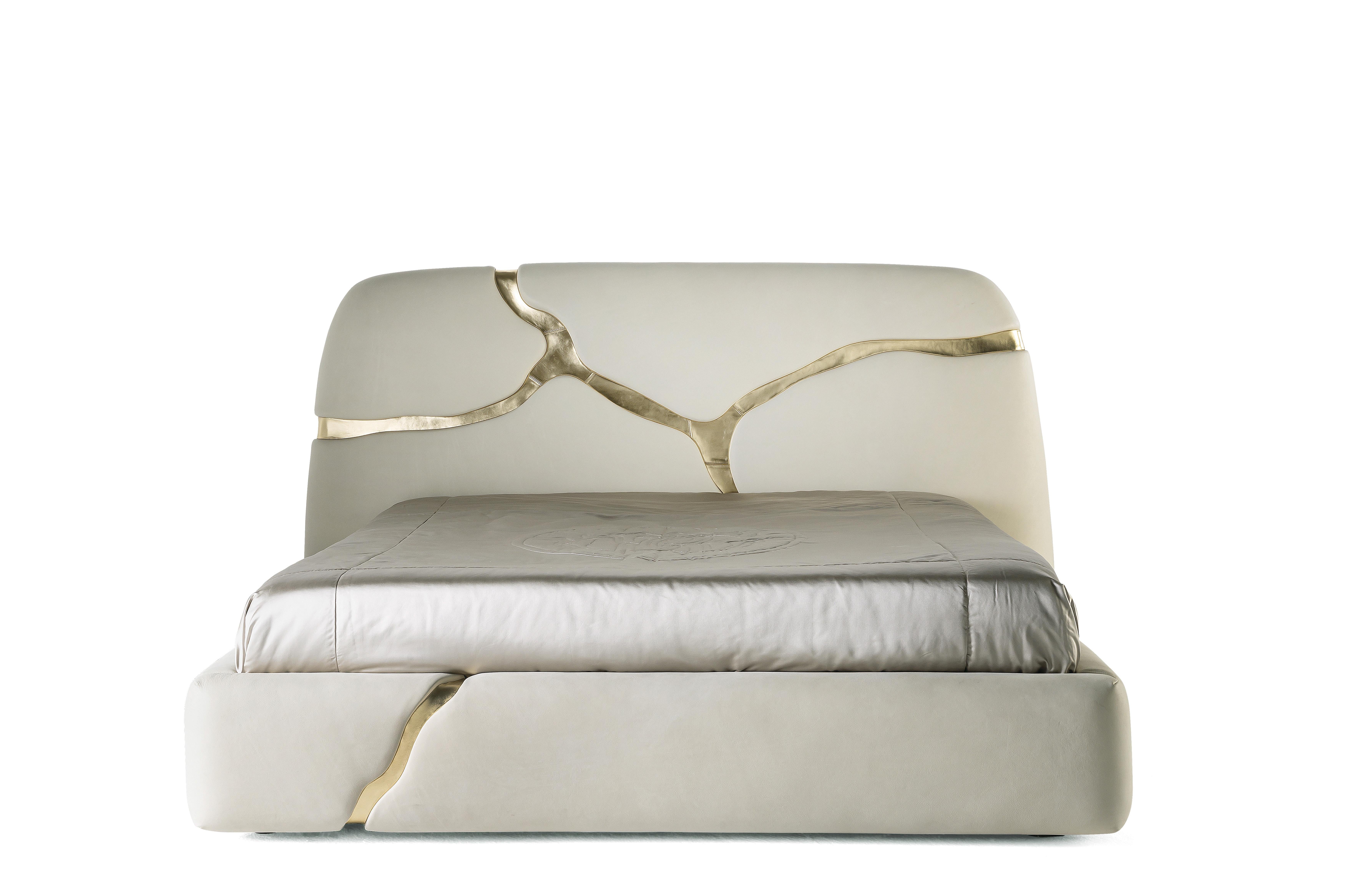 Elgon-Bett aus Leder des 21. Jahrhunderts von Roberto Cavalli Home Interiors (Italienisch) im Angebot