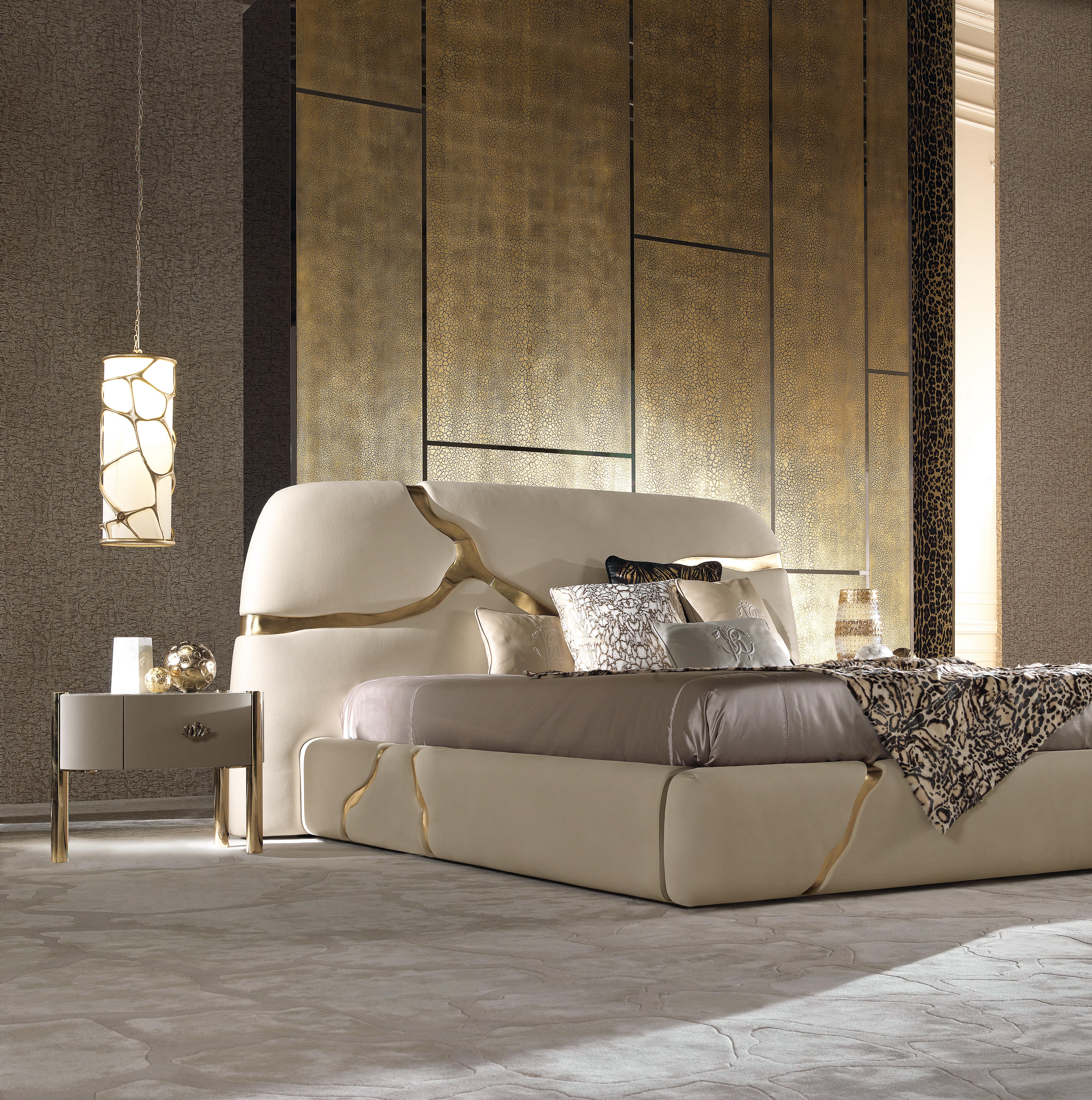 Wood 21st Century Elgon Bed in Leather by Roberto Cavalli Home Interiors For Sale