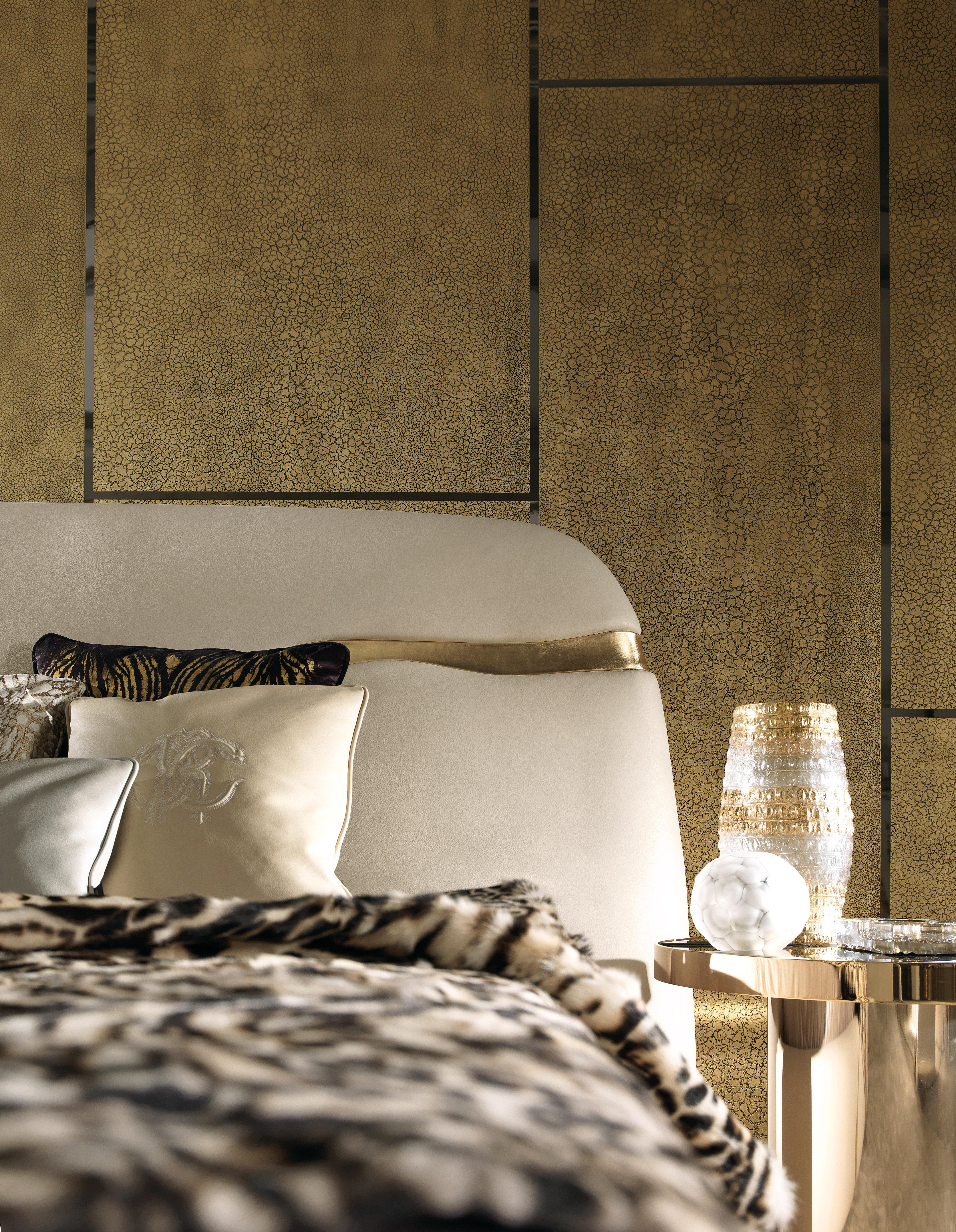 Elgon-Bett aus Leder des 21. Jahrhunderts von Roberto Cavalli Home Interiors im Angebot 1