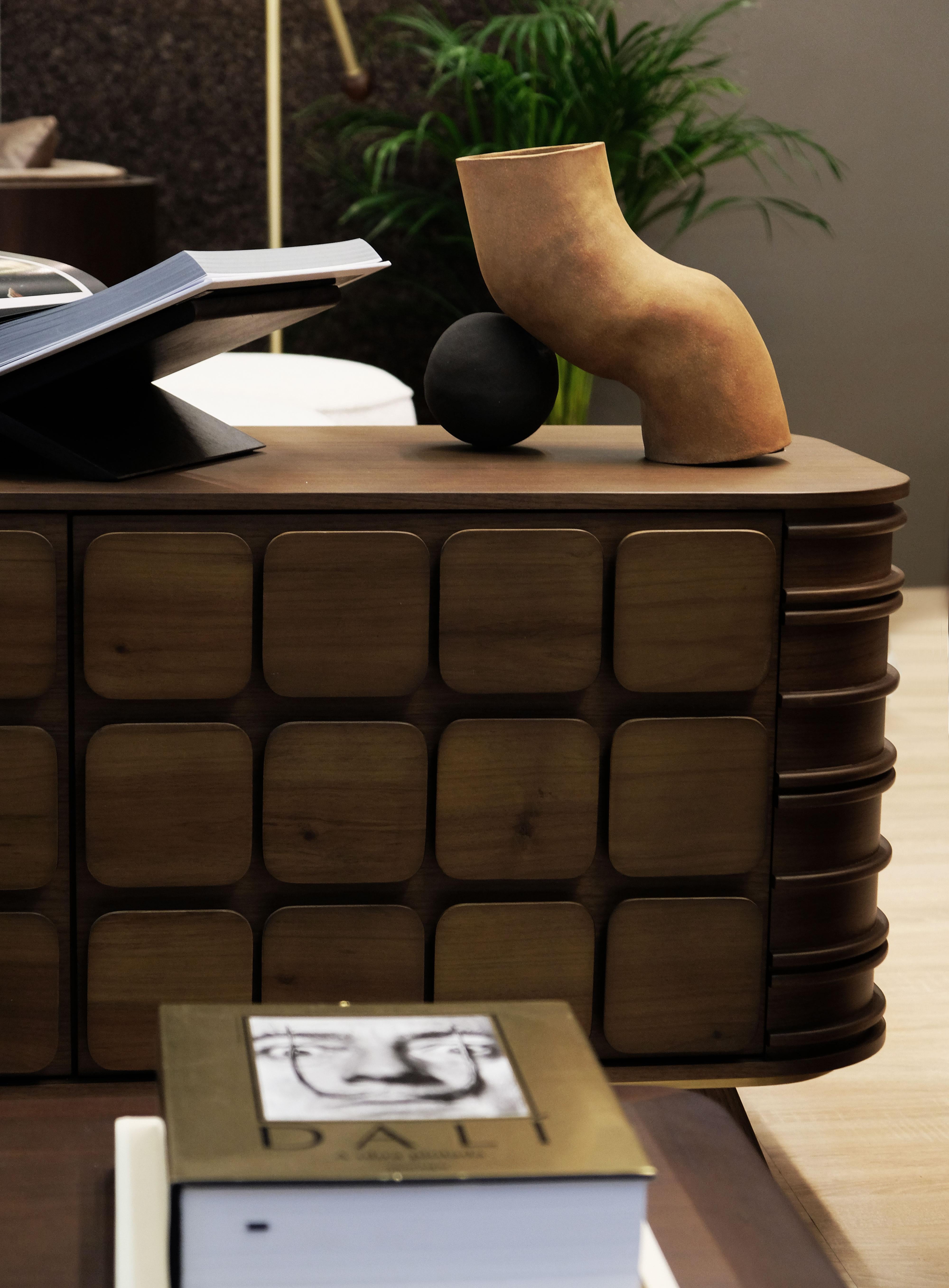 Credenza Elliotts del 21° secolo in legno di noce realizzata a mano in Portogallo dai Wood Tailors in vendita 2