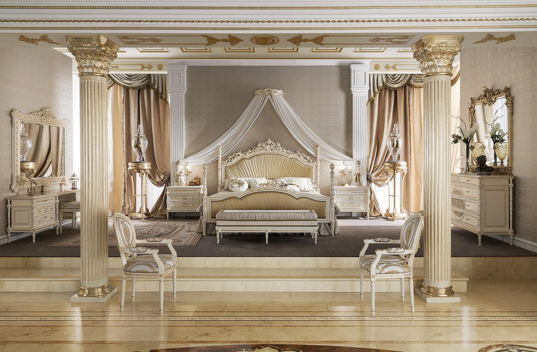 Tissu Chaise de style Empire du 21e siècle laquée blanche par Modenese Gastone Interiors en vente