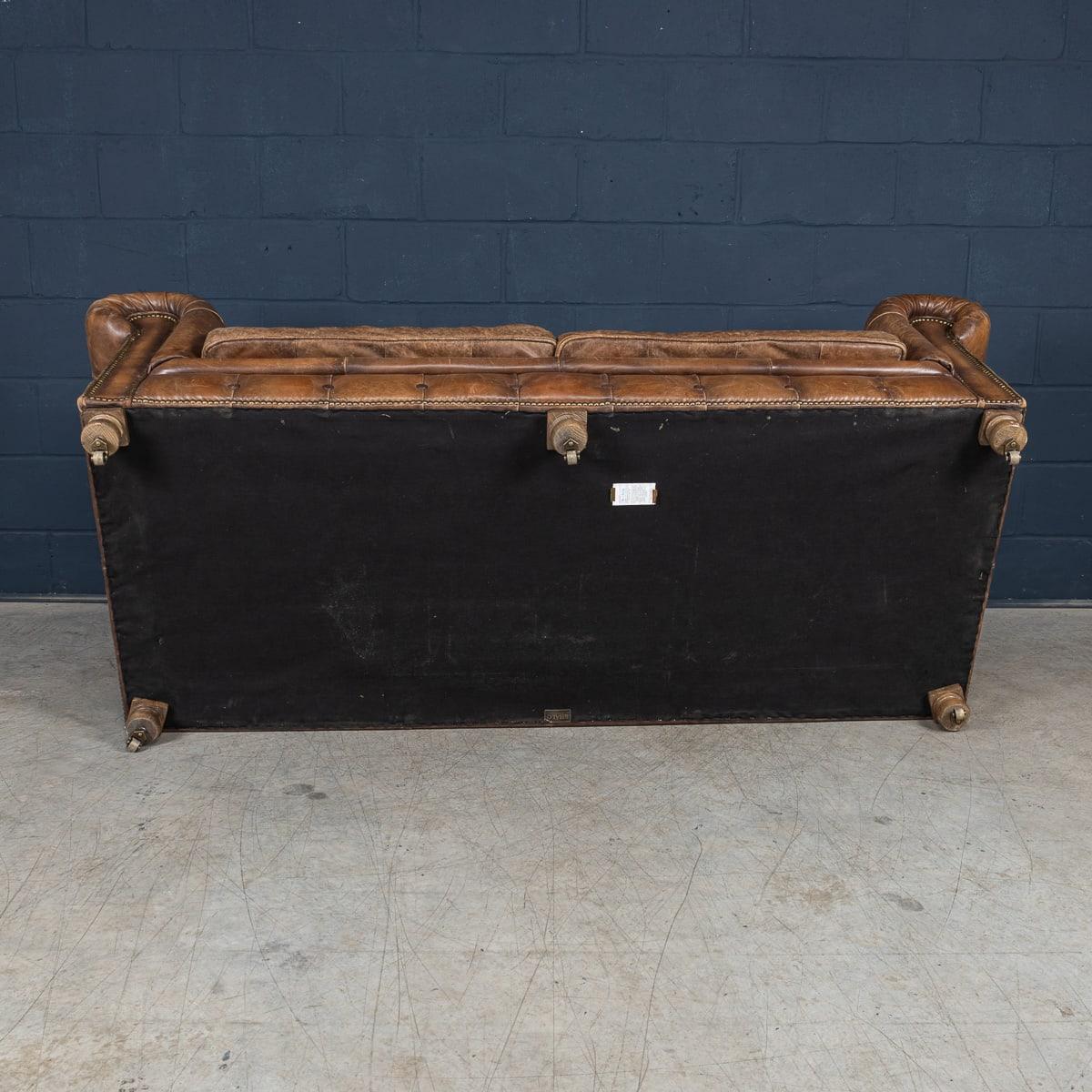 Divano Chesterfield in pelle marrone inglese del 21° secolo di Halo in vendita 2