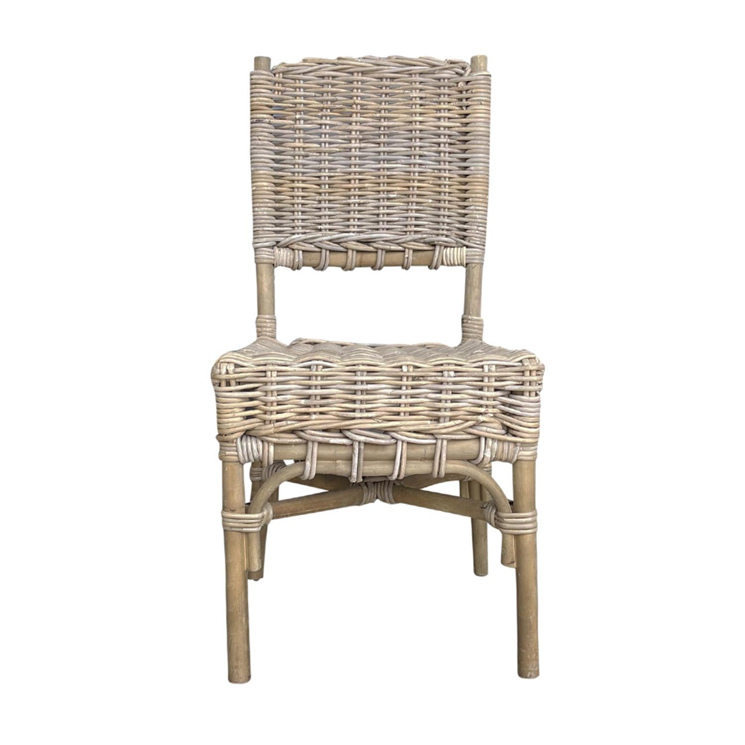 La comoda sedia da giardino o da pranzo Barrie è realizzata a mano in vimini spesso di colore naturale e si adatta a un design tradizionale o minimalista. È realizzata a mano e ha una struttura in rattan. Adatto all'uso interno o esterno sotto