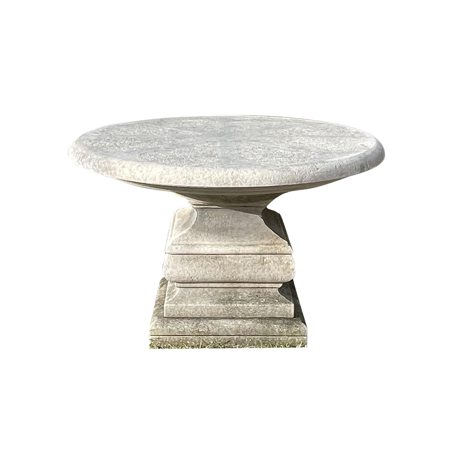 Mesa europea de piedra caliza de Cesena del siglo XXI en Bueno estado para la venta en West Palm Beach, FL