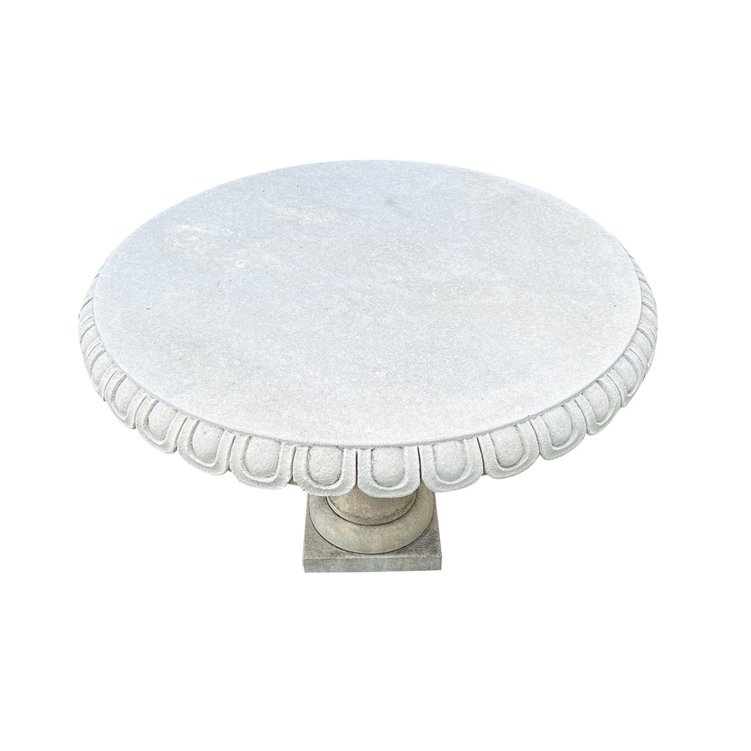 Mesa central de piedra caliza europea del siglo XXI Belfort en Bueno estado para la venta en West Palm Beach, FL