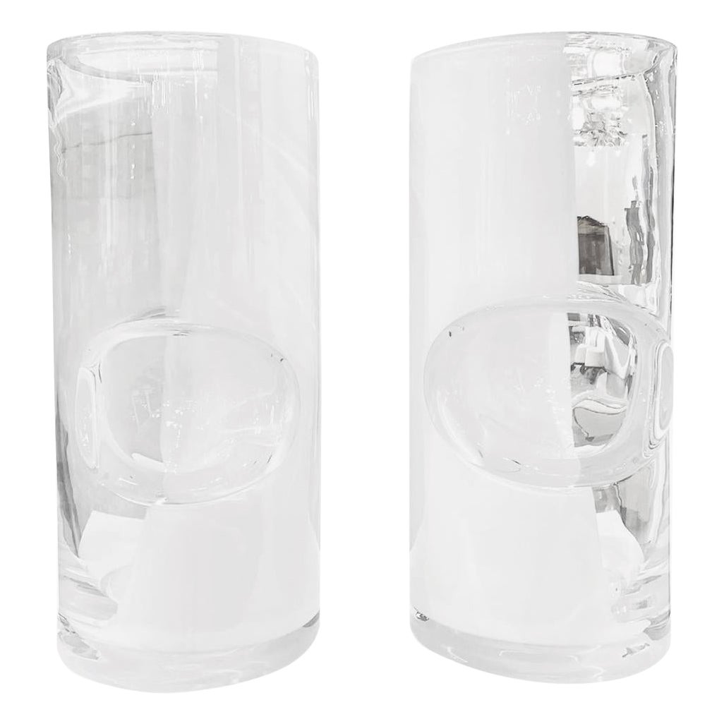 Paire de vases européens en verre infusé blanc du 21e siècle en vente
