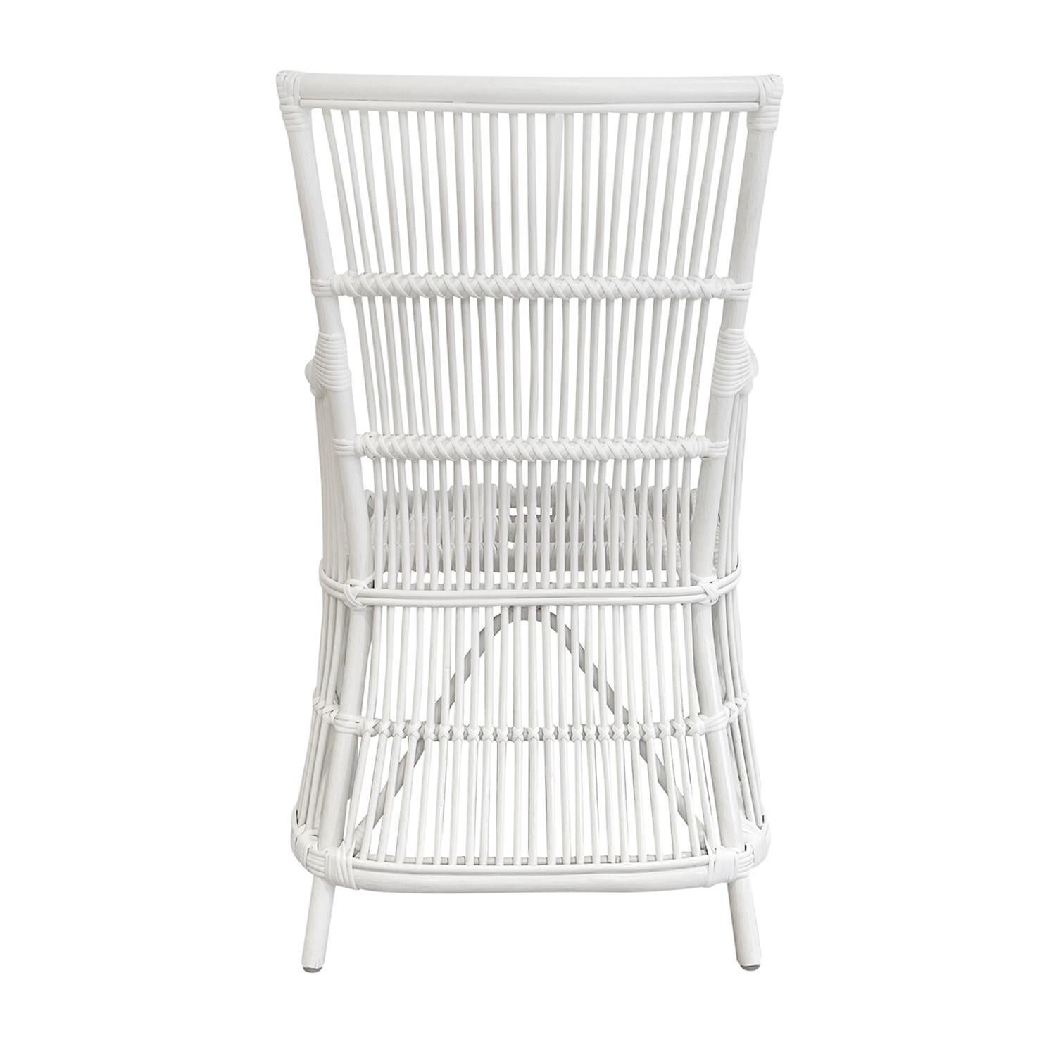 Rotin Ensemble européen du 21e siècle de trois fauteuils Lars en vente