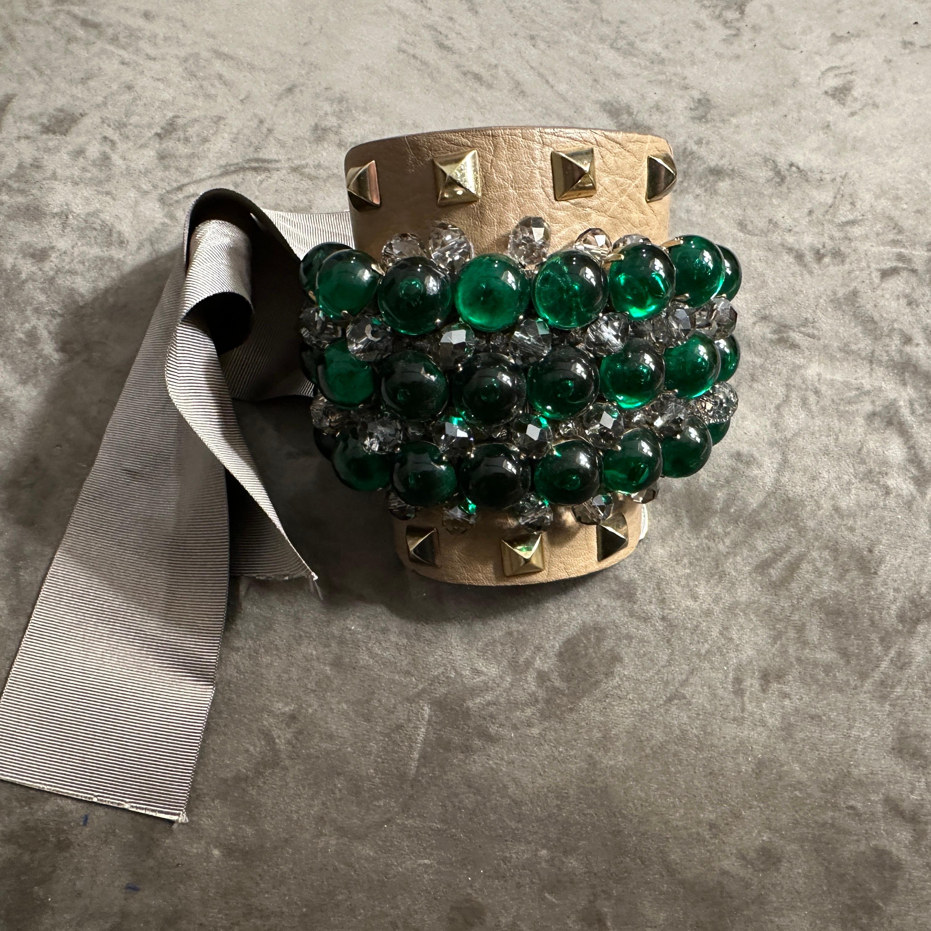 Bracelet extravagant du 21e siècle par Gedebè en vente 2