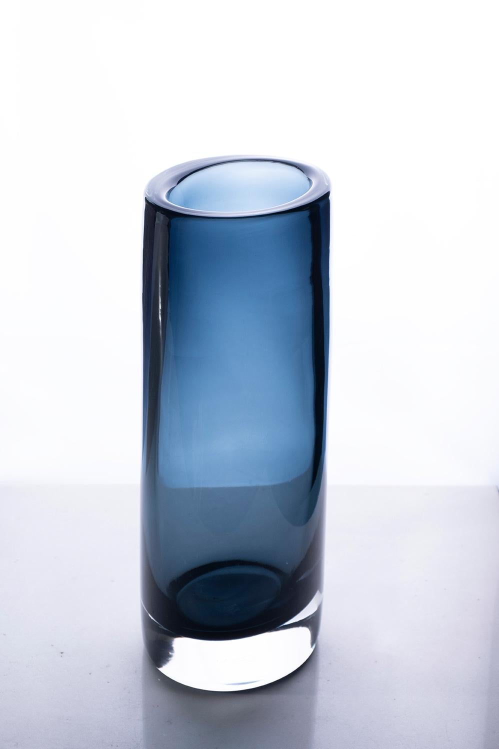 21st Century Federico Peri Cilindro Large Glossy Vase Murano Glass Deep Blue In New Condition For Sale In Brembate di Sopra (BG), IT