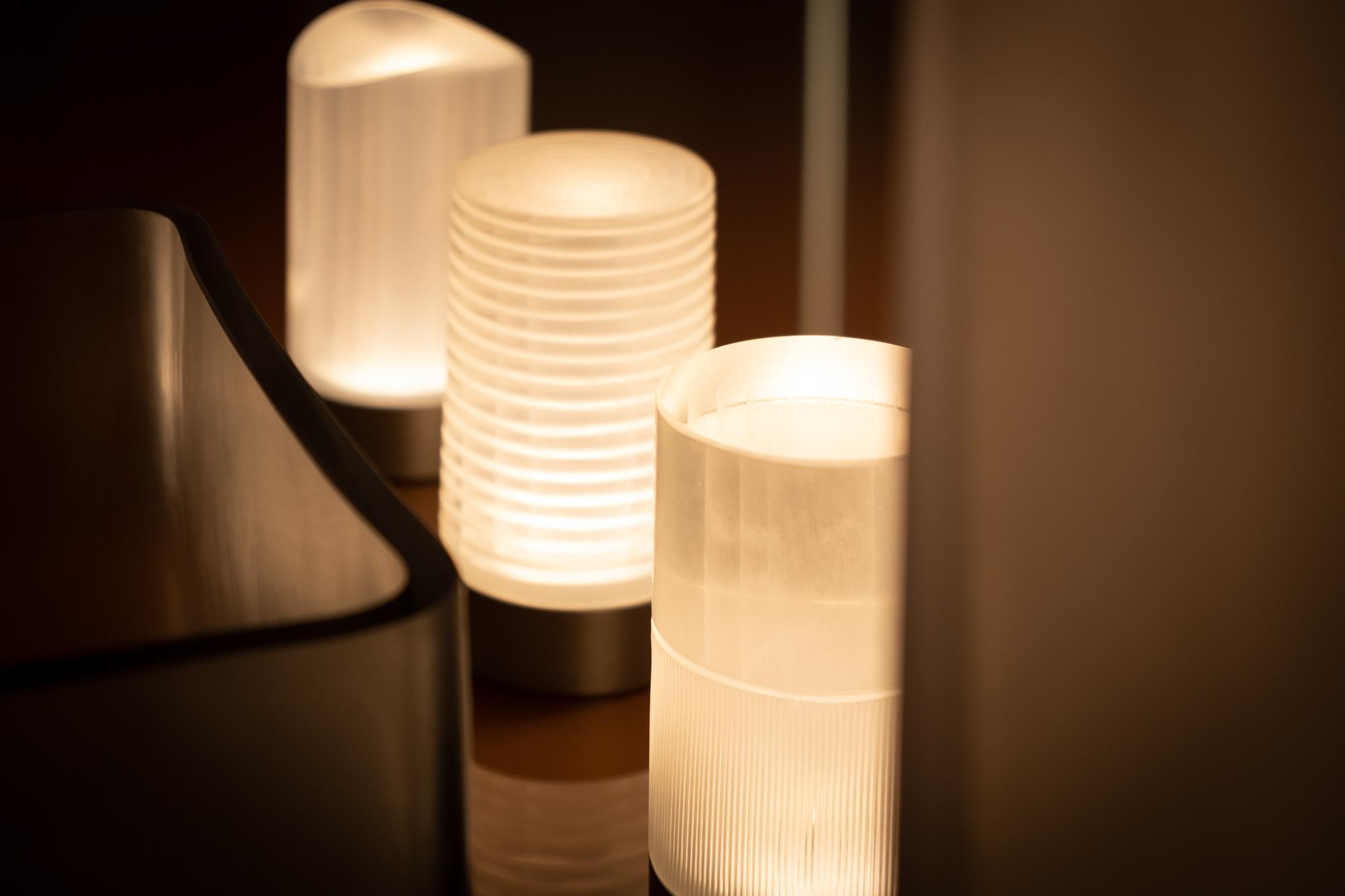 21. Jahrhundert 21. Jahrhundert, wiederaufladbare Muranoglas-Lampe, verschiedene Farben, Peri Haute im Angebot 6