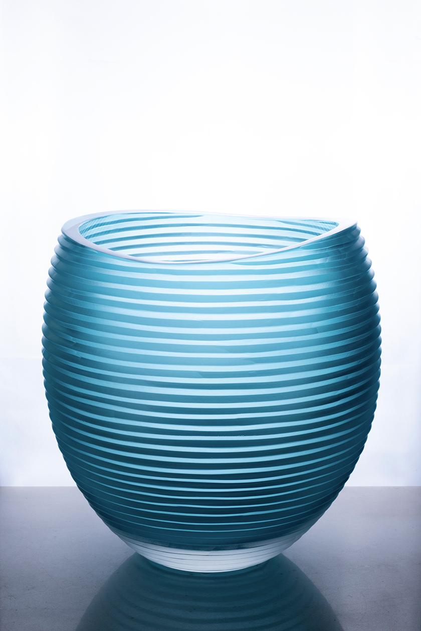 Linae large vase, Crystal colour, Murano glass, designed by Federico Peri, 21st century.
The Linae vases — circular pots with a blunt rim are made in solid colour and thick blown Murano glass — are available in three different shapes and different