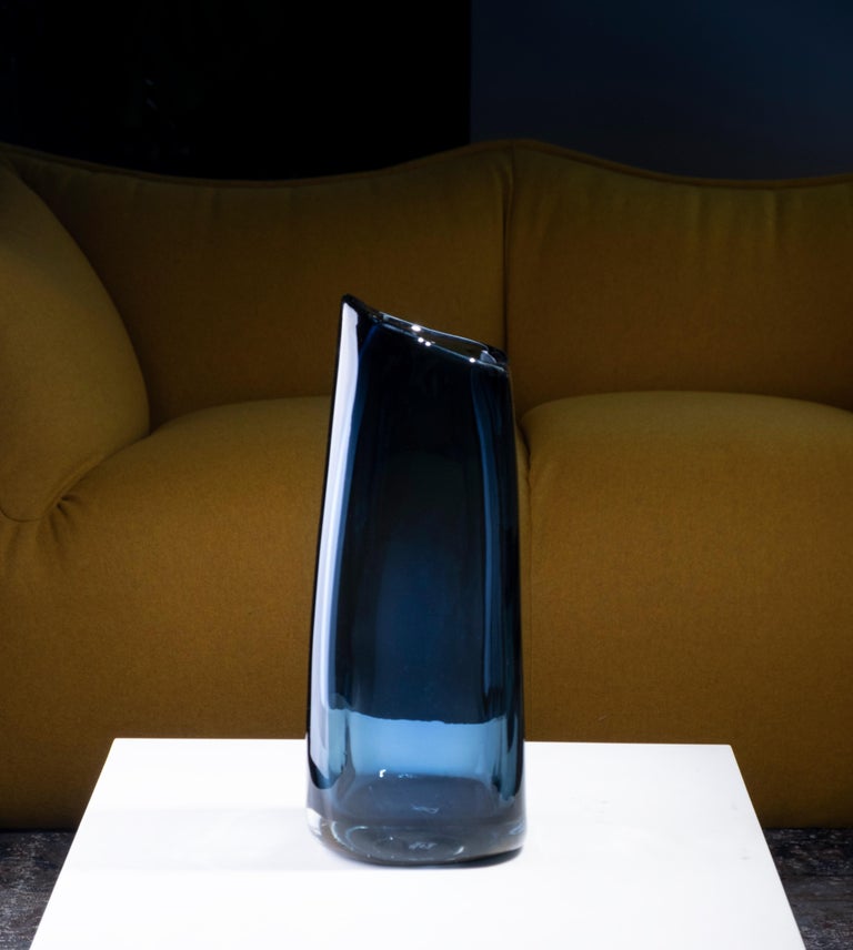 Trapezio large vase, Murano glass, by Federico Peri, 21st century.
Trapezio is a vase from the Essentials collection designed by Federico Peri for Purho in spring 2021.
Created from the starting-point of an oval and conical hollow glass cylinder,